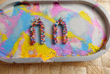 Load image into Gallery viewer, Arch sprinkle rainbow resin earrings