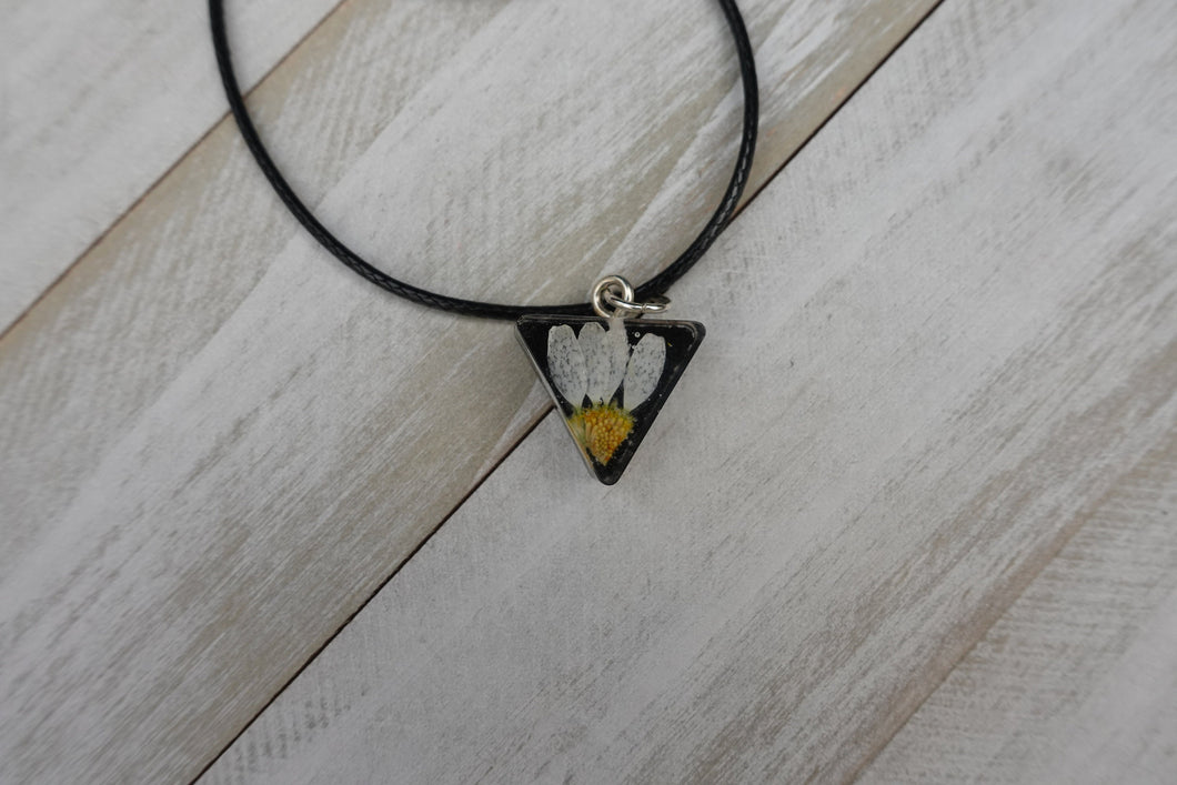 Small triangle flower necklace