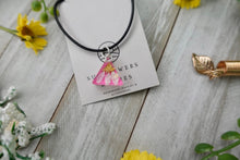 Load image into Gallery viewer, Pink and white daisy necklace
