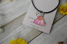 Load image into Gallery viewer, Pink and white daisy necklace
