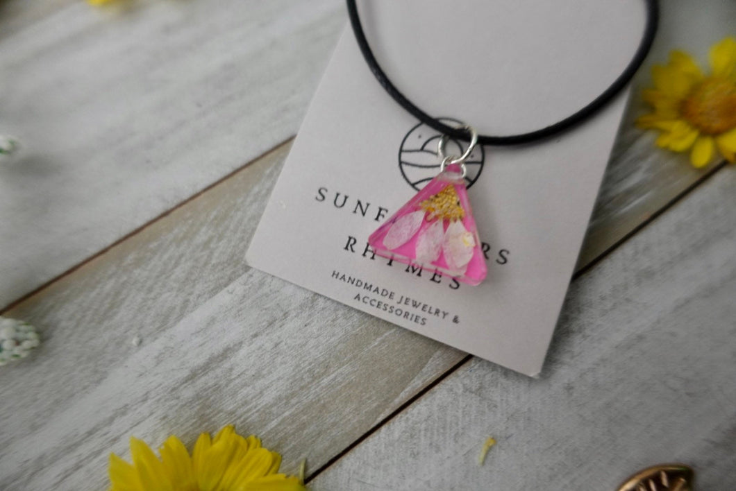 Pink and white daisy necklace