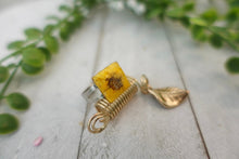 Load image into Gallery viewer, Yellow Adjustable Flower Ring
