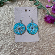 Load image into Gallery viewer, Flower pressed Resin earrings | teal and white circle hoop | pressed white flower|
